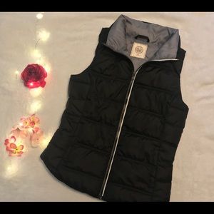 2/$13🌸Fitted black puffer vest